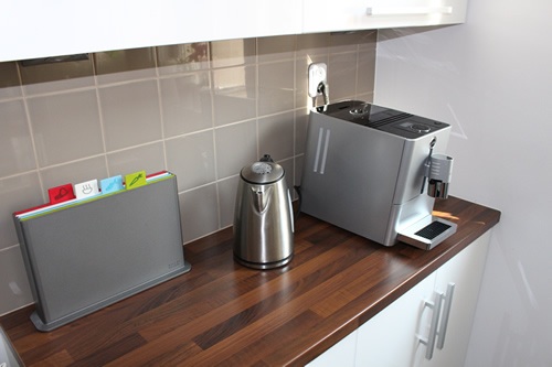 Der Kaffeevollautomat als Blickfang in der Küche