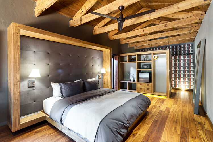 Schlafzimmer aus Massivholz