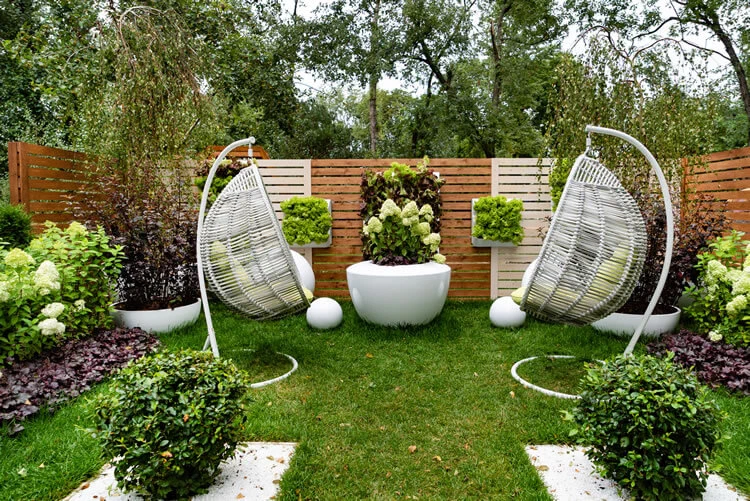 Holzzaun Paravent als Sichtschutz im Garten