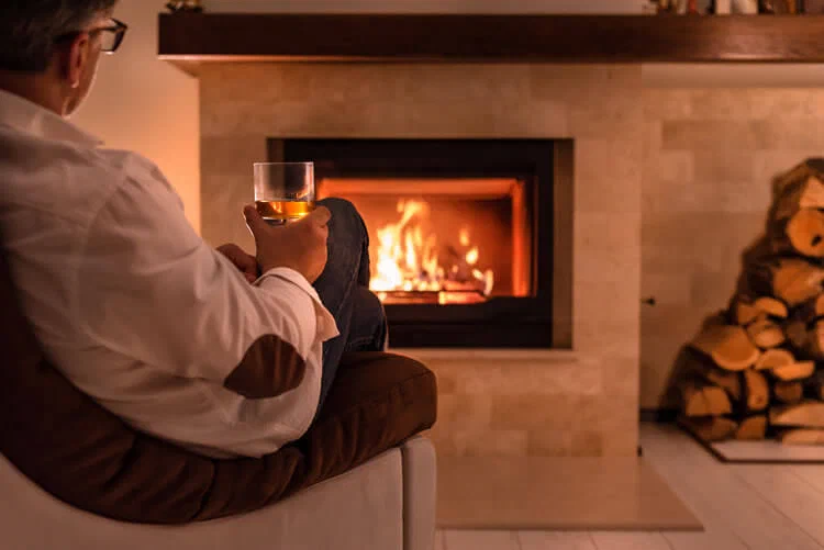 Hygge mit Entspannung am Kamin