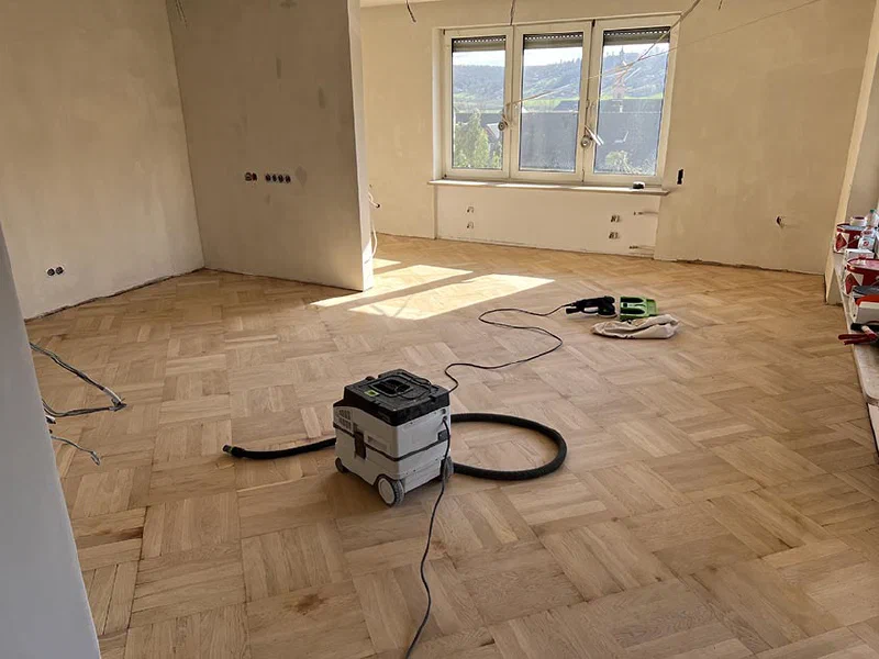 Professionelle Schleifmaschinen des Bodenlegers Oehrlein Raumausstattung