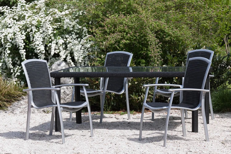 Gartenmöbel mit Materialmix