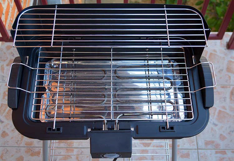 Elektrogrill mit Grillrost