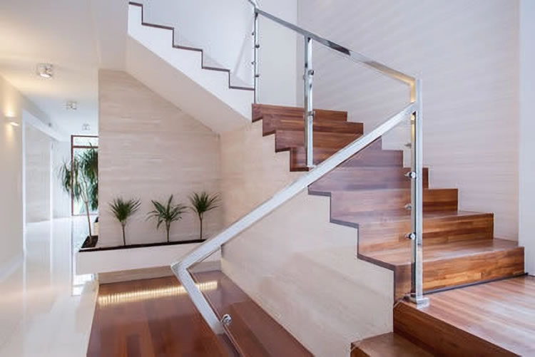 Offene Treppe im Flur
