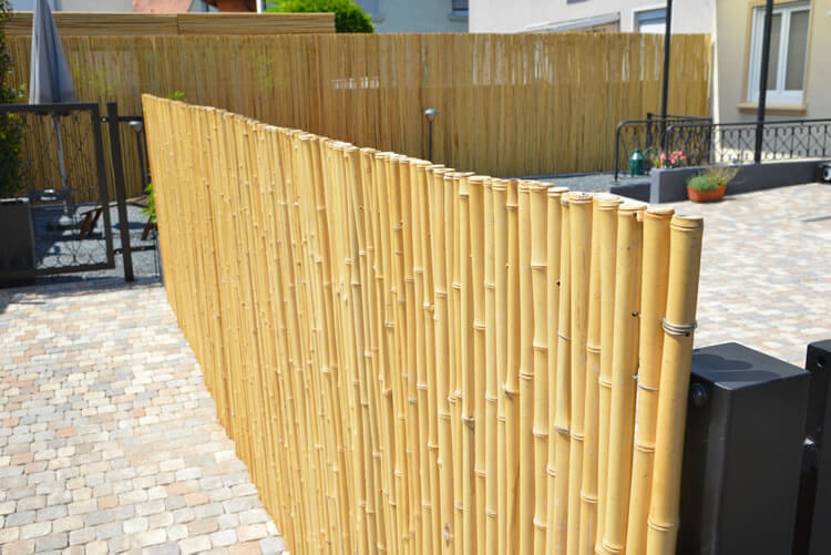 Terrassen-Sichtschutz aus Bambus