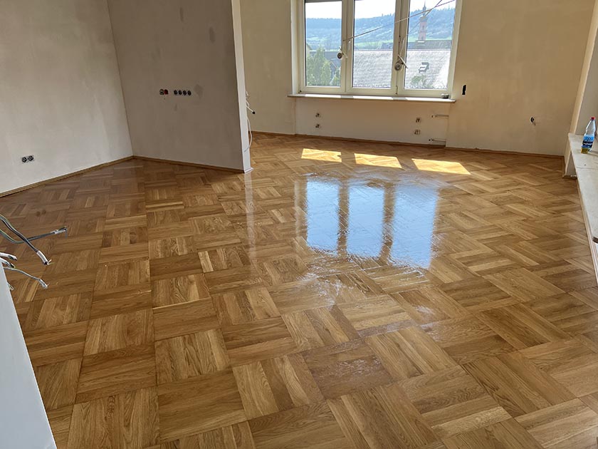 Frisch geöltes, glänzendes Parkett 