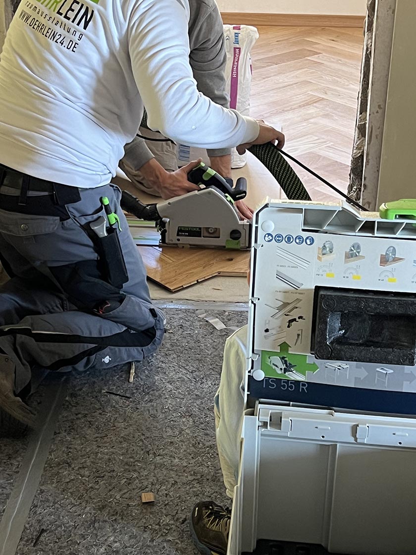 Parkett wird von Bodenleger Oehrlein Raumausstattung professionell verlegt 