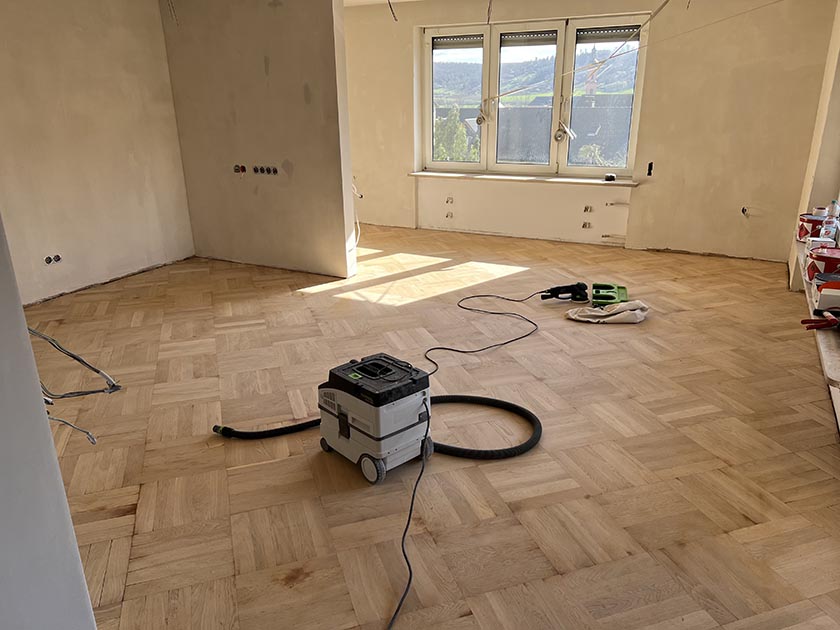 Professionelle Schleifmaschinen des Bodenlegers Oehrlein Raumausstattung