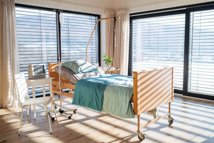 Pflegebett für Senioren