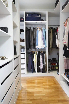 Kleiderschrank modern