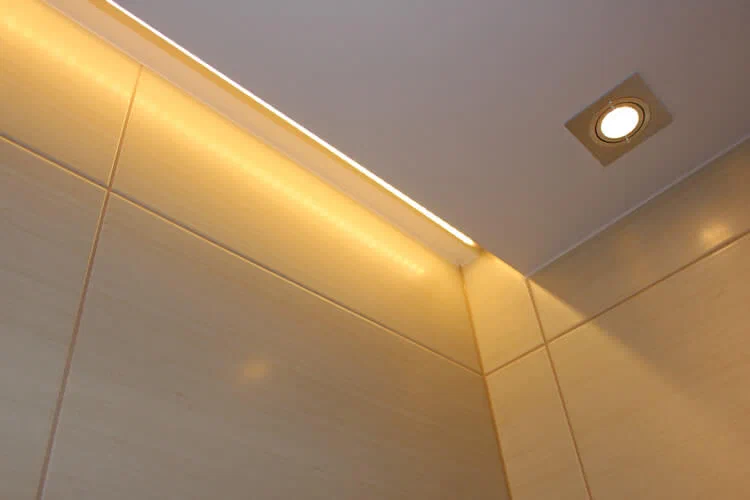 LED-Leiste Schattenfuge Badezimmer
