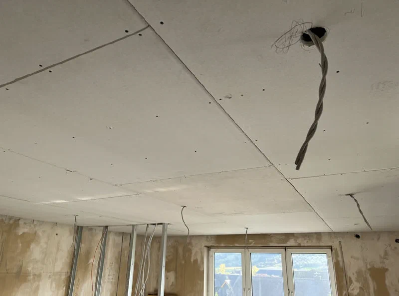 Gipskartonenplatten Decke abgehänen