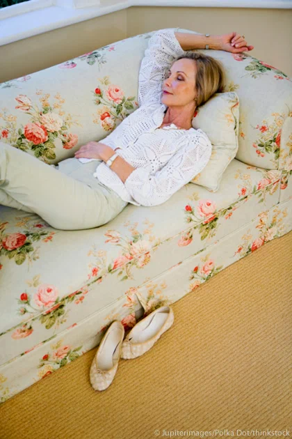 Auf dem Sofa eingeschlafen