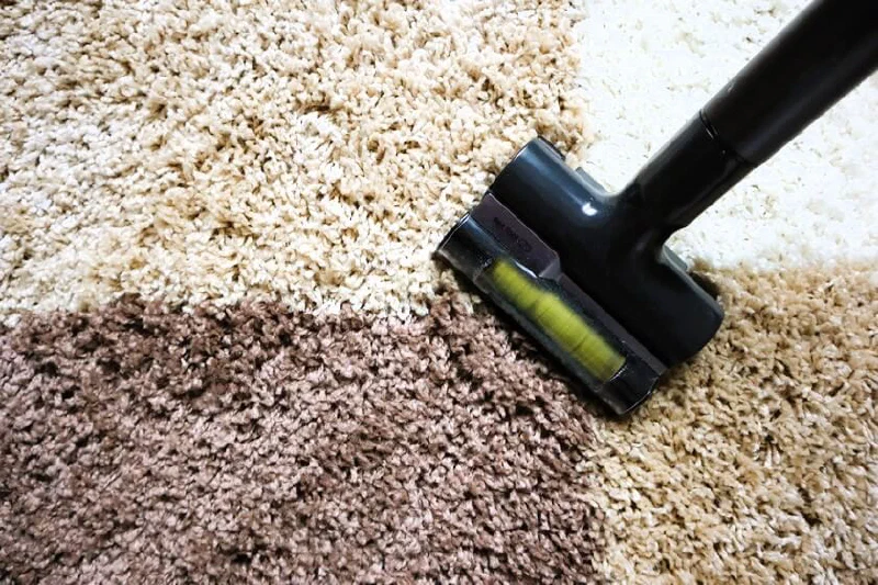 Teppich von Sodaresten absaugen