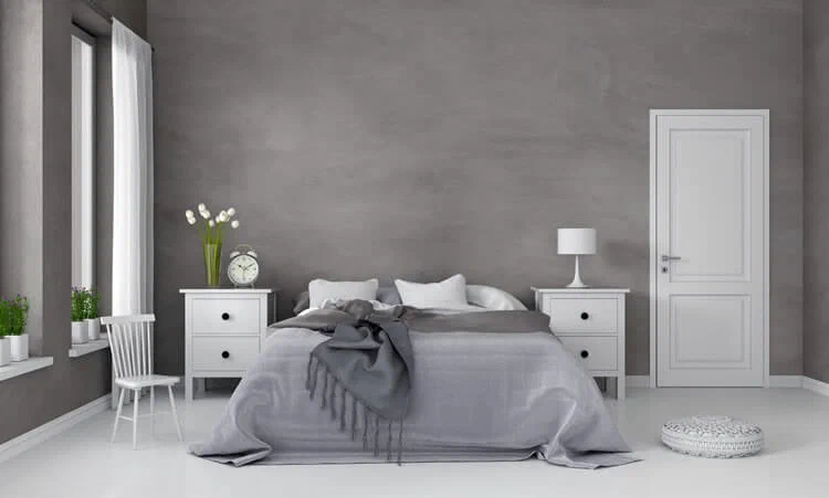 Weiße Innentür im Schlafzimmer